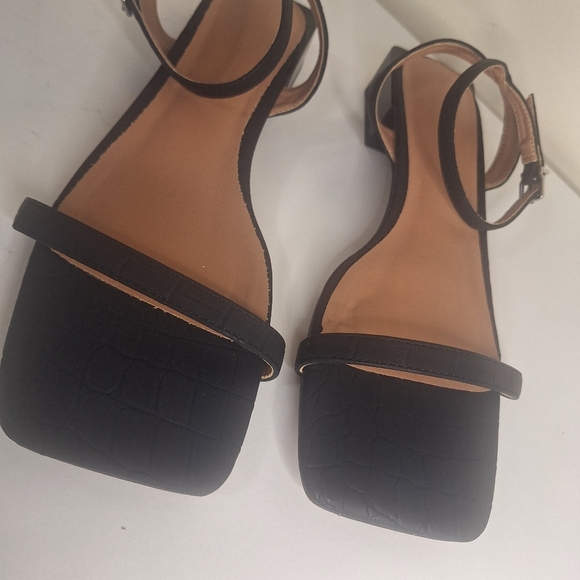 Gabrielle Union April Faux Leather Croc Embossed Ankle Sandals Size 10 - Picture 4 of 10